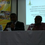 Dep. Romário responde a perguntas da audiência sobre o PL 982/2011, tema do debate, ao lado do Diretor da Regional de Ensino da Ceilândia Professor Nelson Sobrinho.