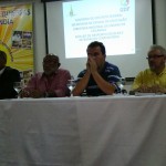 Parte da mesa de abertura da Audiência Pública, com o Diretor da DIDESC Sr. Prof. Rogério Bertold, o Administrador da Cidade de Ceilândia, Sr. Profes. Ari Almeida, o Diretor da Regional de Ensino da Ceilândia Sr. Profes. Nelson Sobrinho e o Dep. Romário